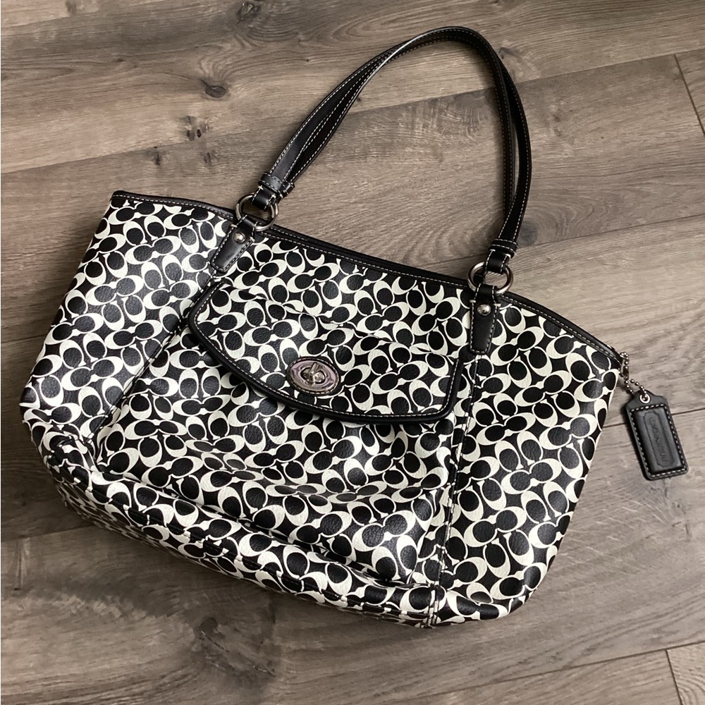 Coach Chelsea Lea signature C black and white tote
